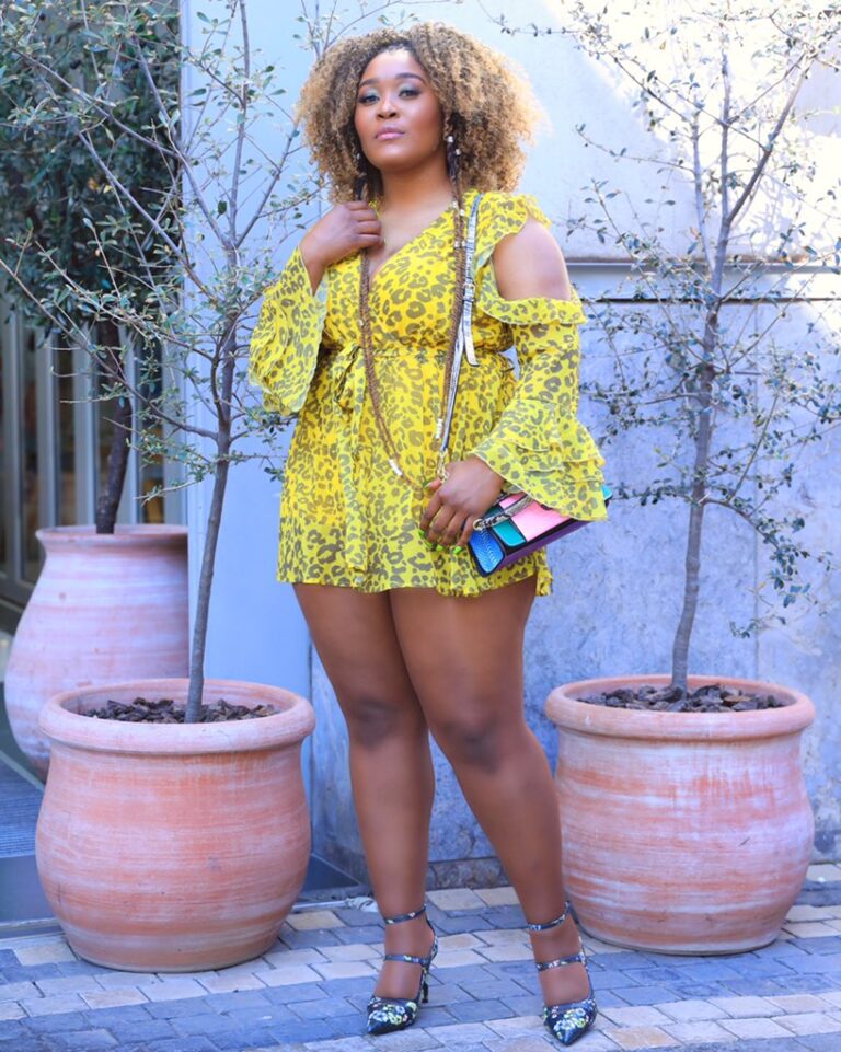 Lady Zamar flashes her thick th!ghs and Sjava starts 