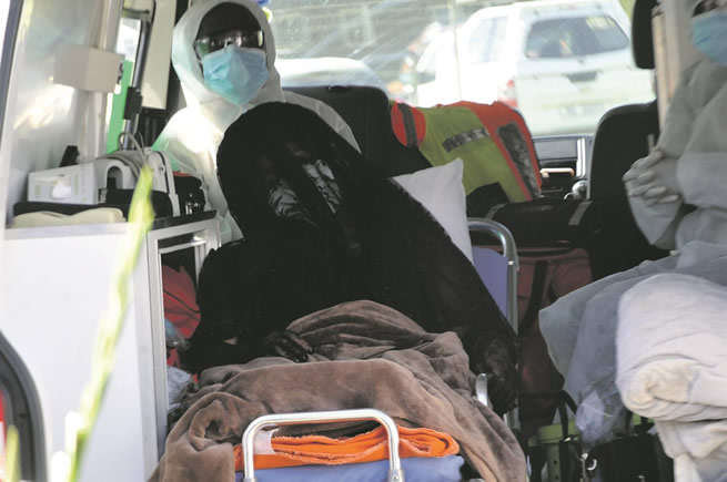 SAD SCENES; MEC Bheki Ntuli’s wife attends funeral in ambulance!