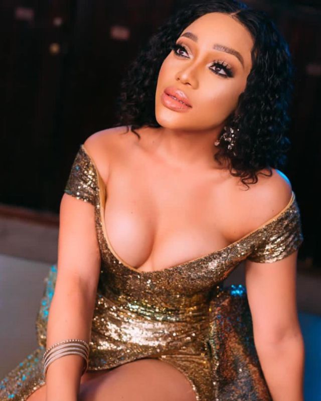 Actress Thando Thabethe Sets The Internet On Fire With H0t Revealing Snaps – Photos