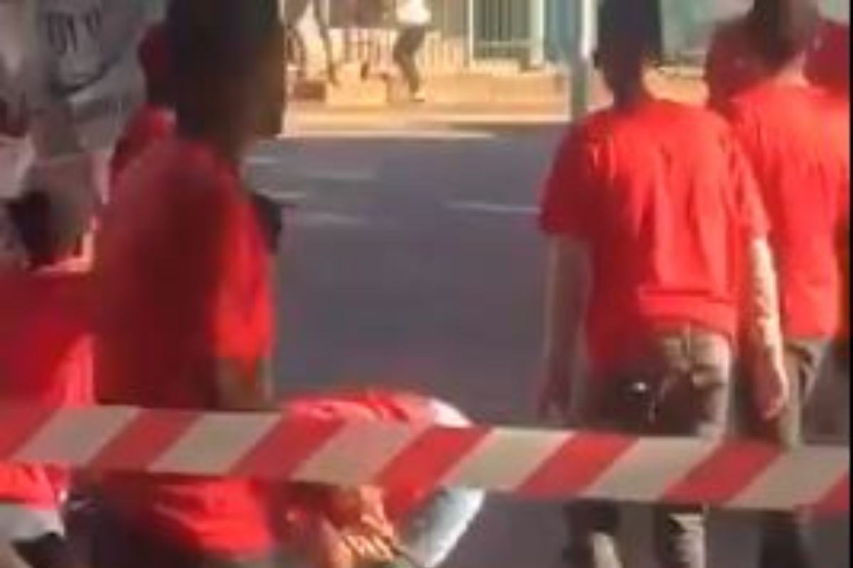 Chaos At the Durban University Of Technology As EFF Clashes With Sasco, 5 Stabbed (VIDEO)