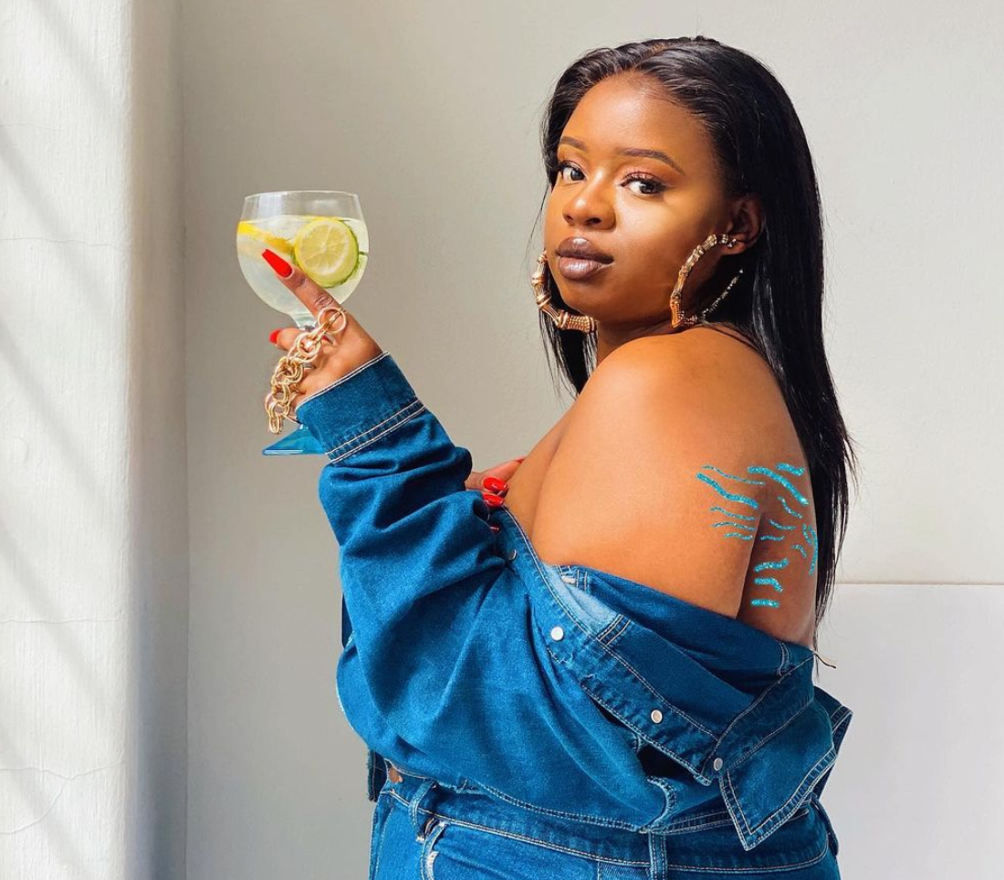 ‘My Stretch Marks Are Not Flaws, They’re Normal & Are Always Worthy Of Love ‘ -Thickleeyone Writes