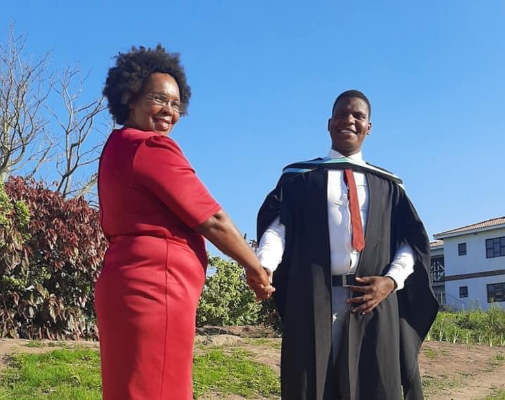 Guy Appreciates Woman Who Raised R2500 For Him To Enable Him Pay For His University Registration