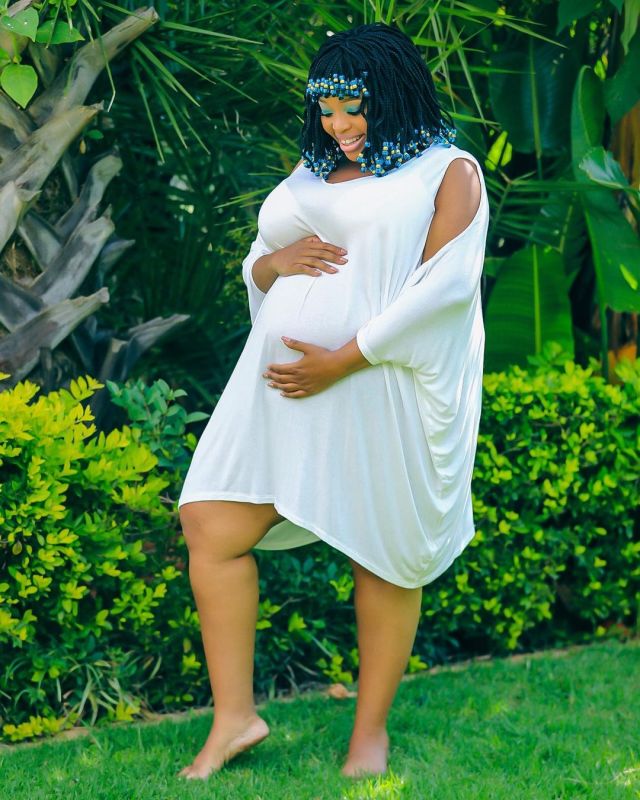 Actress Relebogile Mabotja shows off her baby bump – Photos