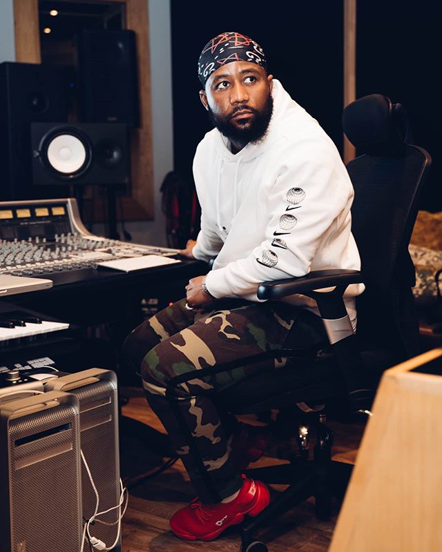 Mzansi reacts as photos revealing Cassaper Nyovest’s real height go viral