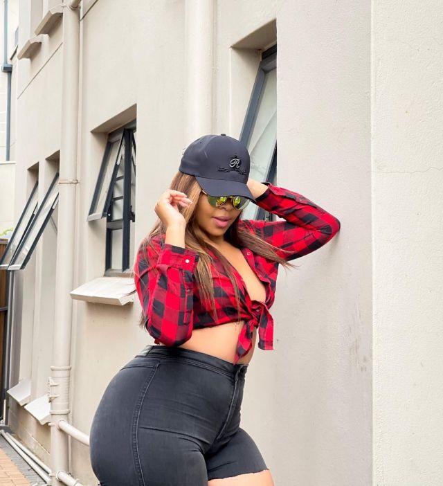 Brown Mbombo flaunts her B00TY in black bumshorts – Photos