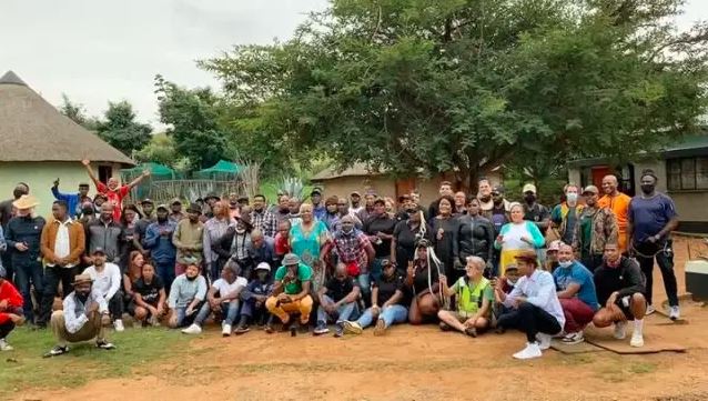 Jobless Isibaya Actors Gather Together To Watch The Show’s Last Episode (Video)