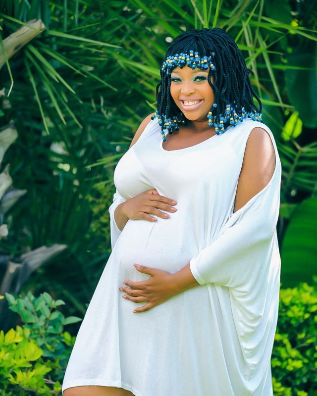 Actress Relebogile Mabotja shows off her baby bump – Photos