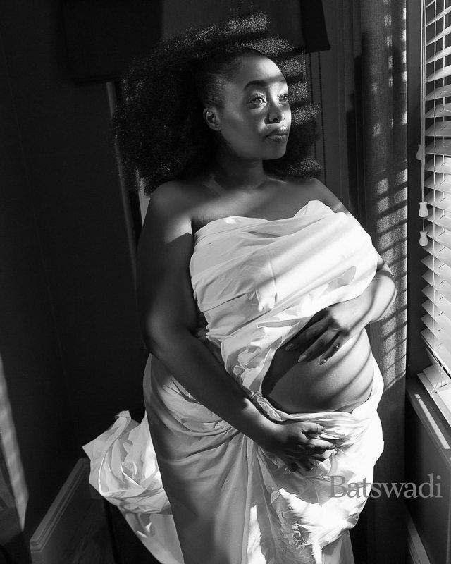 Actress Relebogile Mabotja shows off her baby bump – Photos