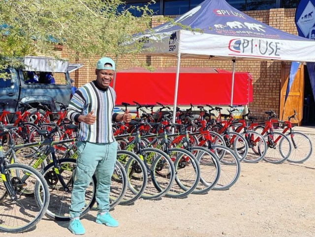 Skeem Saam actor Clement Maosa donates 50 bicycles to learners