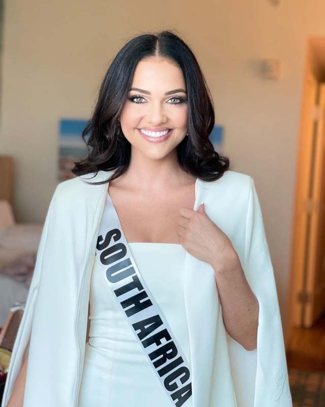 Mzansi reacts to Natasha Joubert’s early exit at Miss Universe