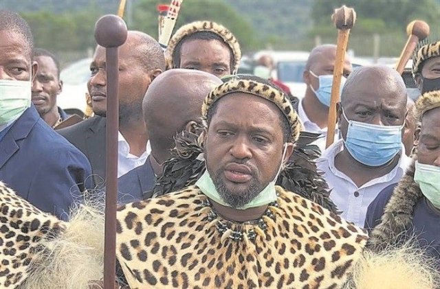 Guns and chaos as Zulu king is appointed – VIDEO