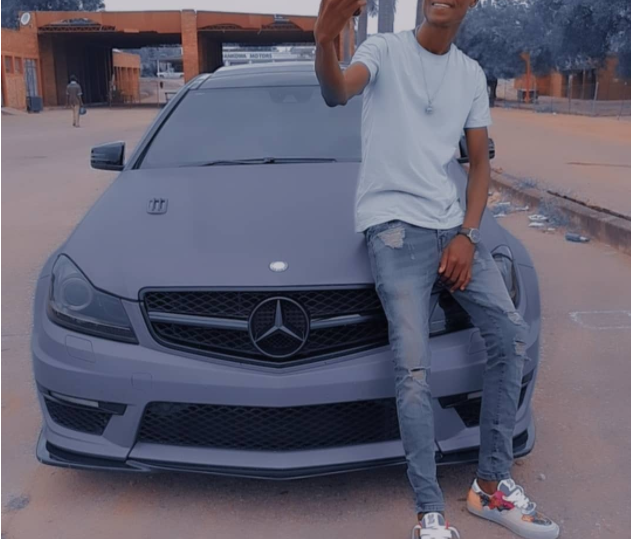 PIC: KING MONADA SHOWS OFF HIS LUXURIOUS MANSION