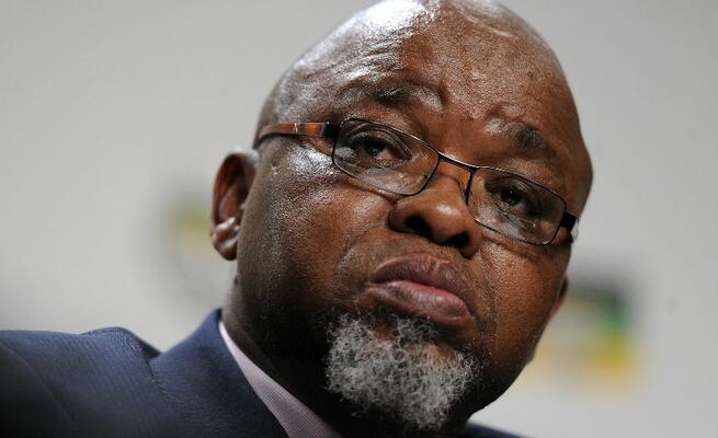 Gwede Mantashe under-fire for calling looters 'thugs who want to get rich quick'