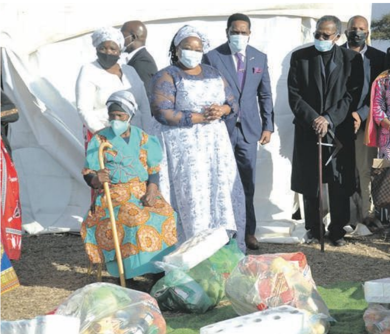 KING MISUZULU AND WIFE MAKE FIRST PUBLIC APPEARANCE