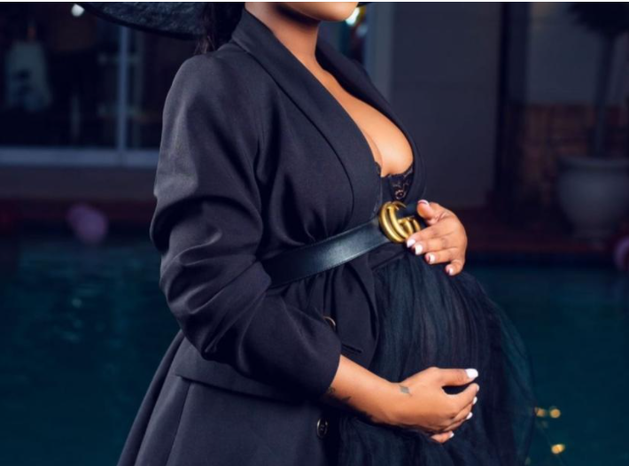 Pics: ANDILE MPISANE’S BABY MAMA SITHELO SHOWS OFF HER BABY BUMP IN STYLE