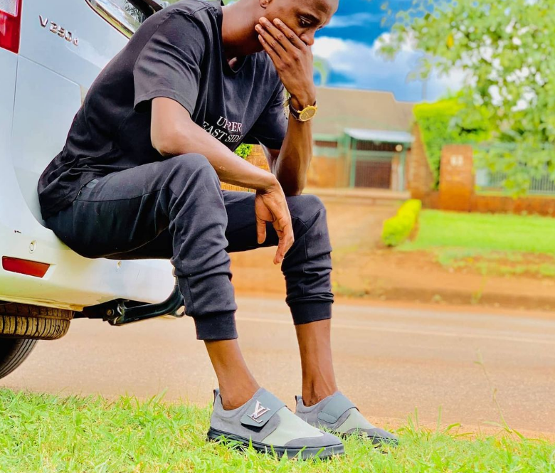 KING MONADA MOURNS