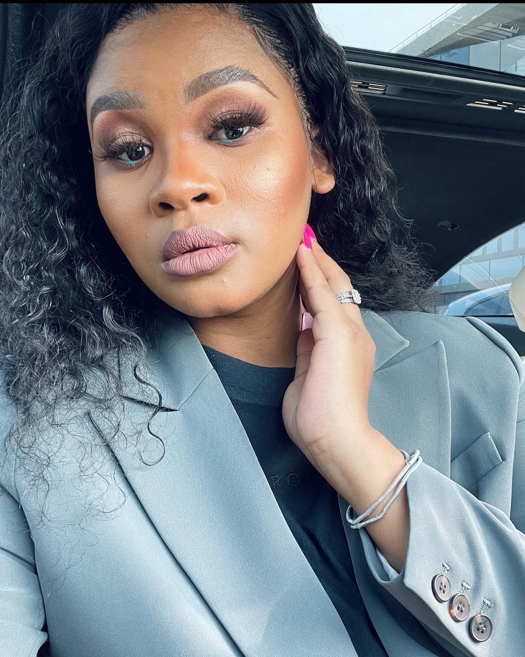 Lady Du leaves Mzansi in a pool of emotions after detailing her real life story – Video