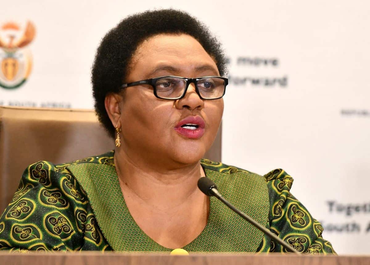 Minister Didiza urges pet owners to vaccinate animals against rabies