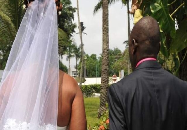 DRAMA: Hungry photographer deletes all photos and leaves after being denied food at wedding