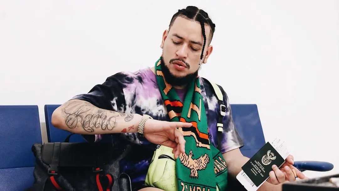 AKA receives surprise gift from a fan in Zambia – Photo