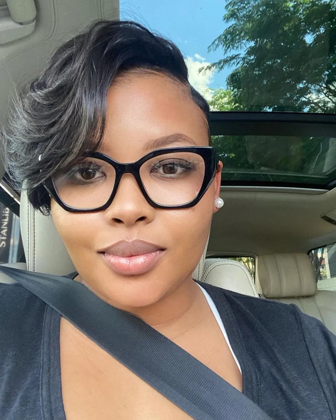 Anele Mdoda flaunts new hairstyle – Photos