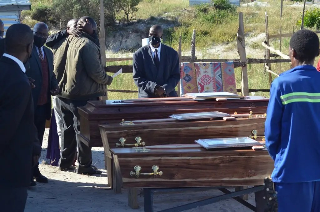 Heartbreaking Scenes: Father and his twin sons buried