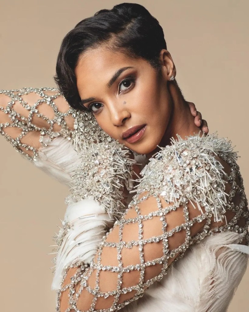 Former Miss SA Liesl Laurie graces the cover of Woman&Home SA December Issue