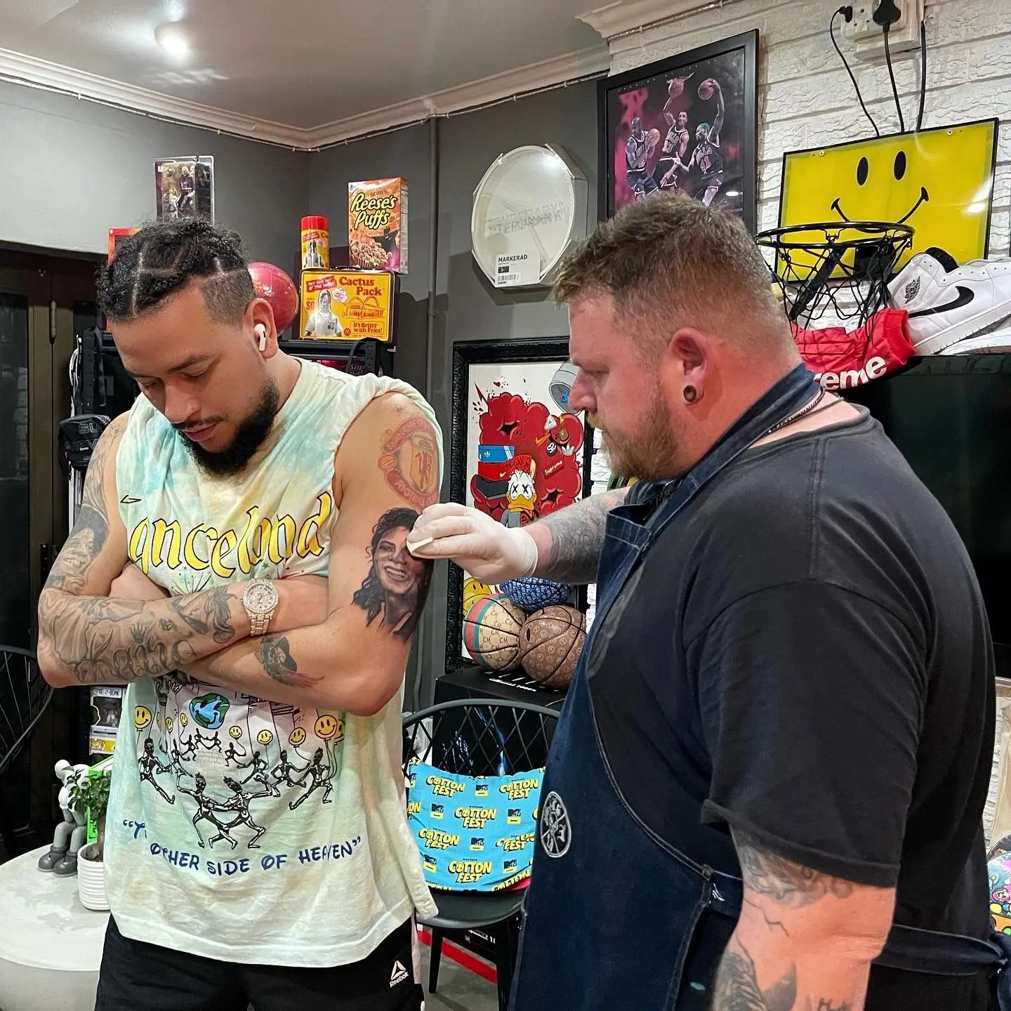 Photos – AKA adds another MJ tattoo to his collection