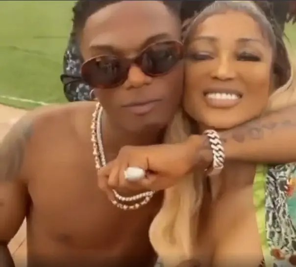 South African model Babalwa Mneno parties with Nigerian star Wizkid – Video