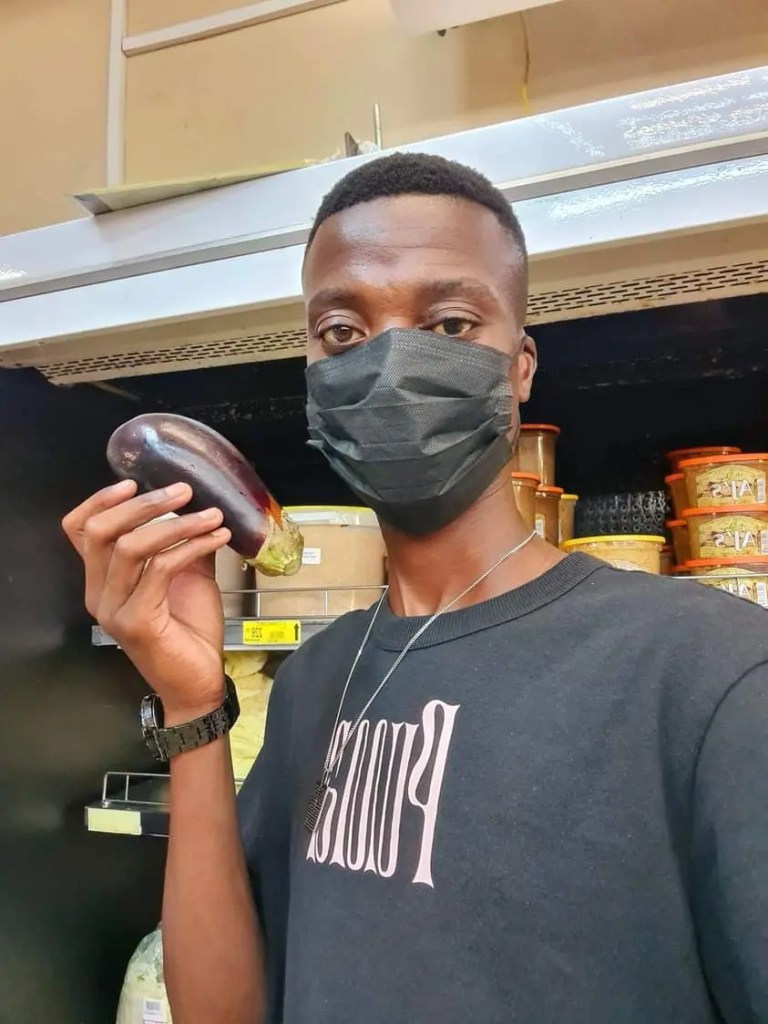 King Monada shows off his big eggplant in public – Photos