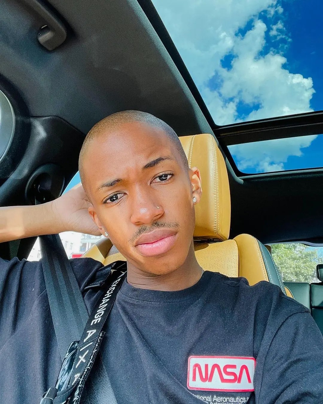 Lasizwe goes bald – Photos