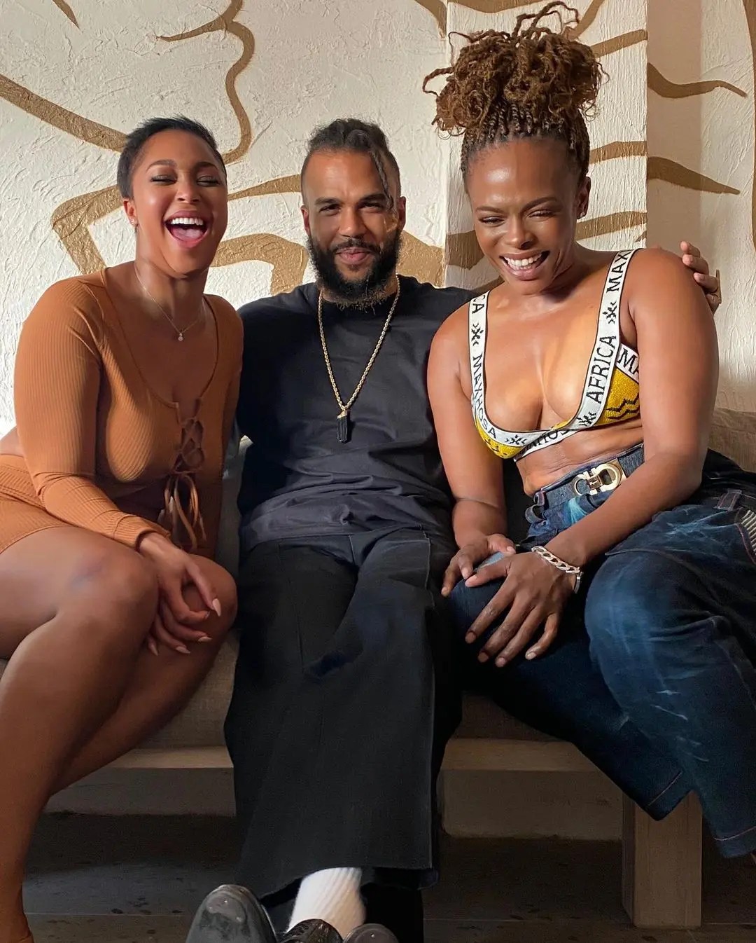 Minnie Dlamini and Unathi rub shoulders with American singer Jidenna while on vacation – Photos