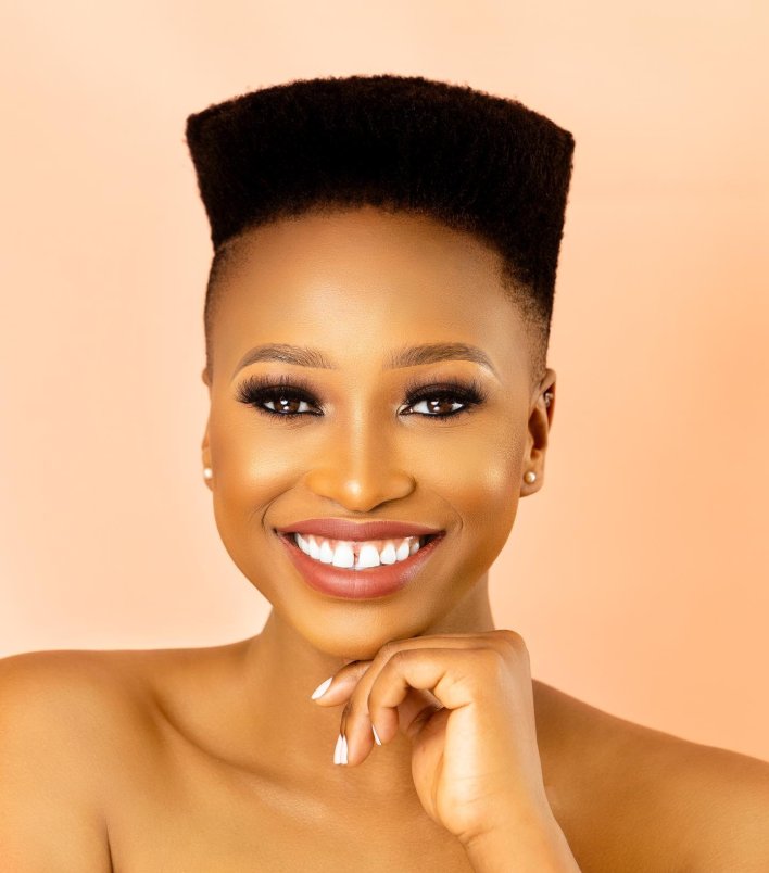 Actress Zola Nombona’s new hairstyle has Mzansi talking – Photos