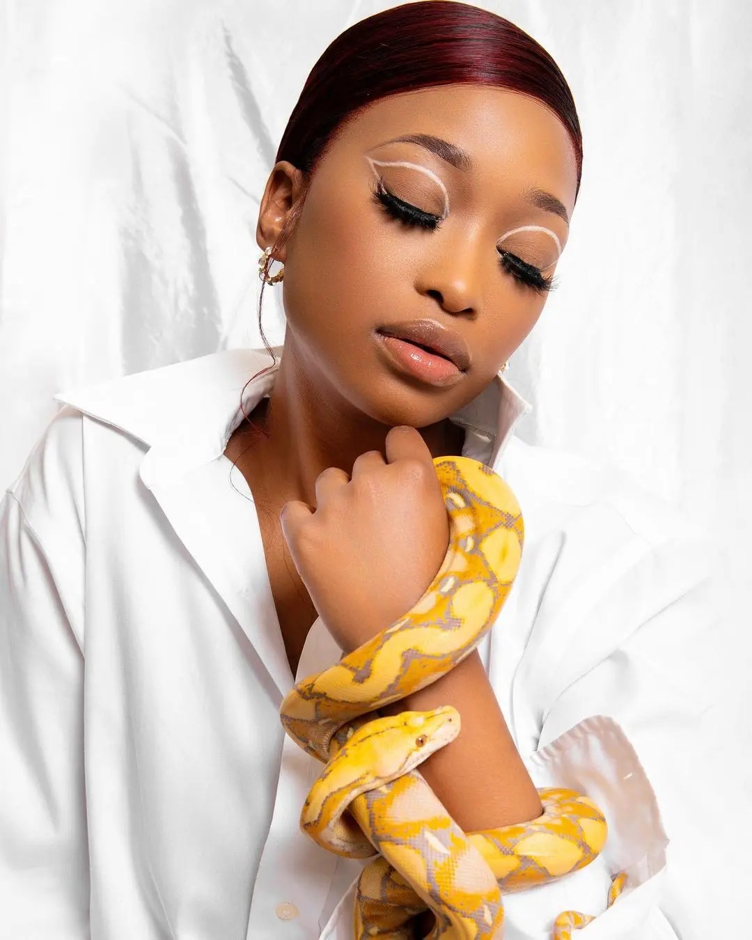 Generations: The Legacy actress Zola Nombona’s Snakes photoshoot leaves Mzansi talking