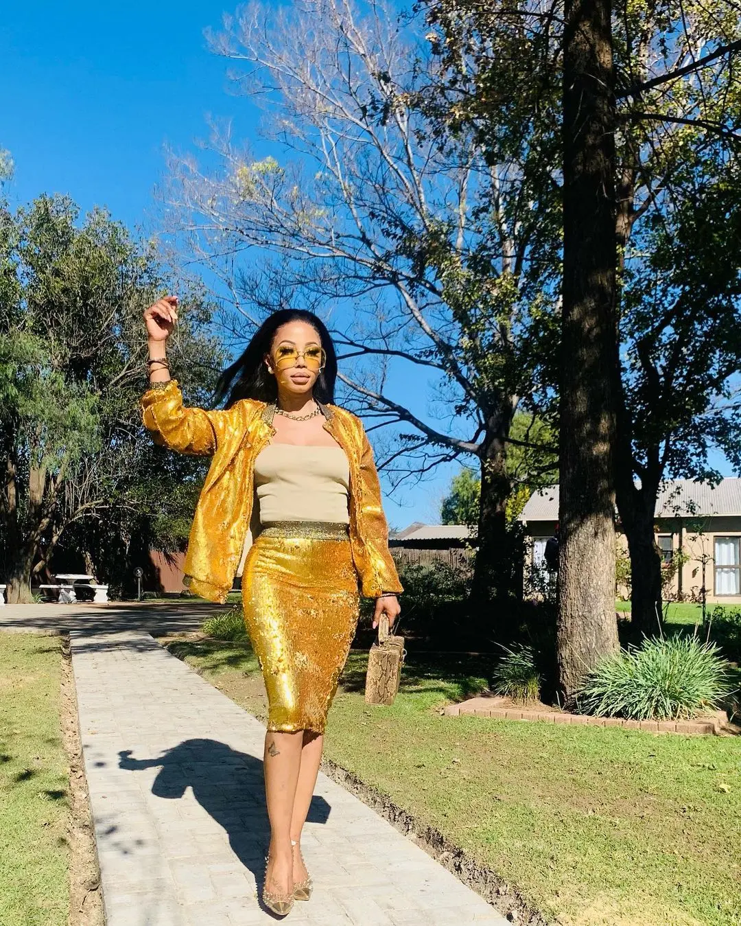 Kelly Khumalo spotted with police – PHOTO