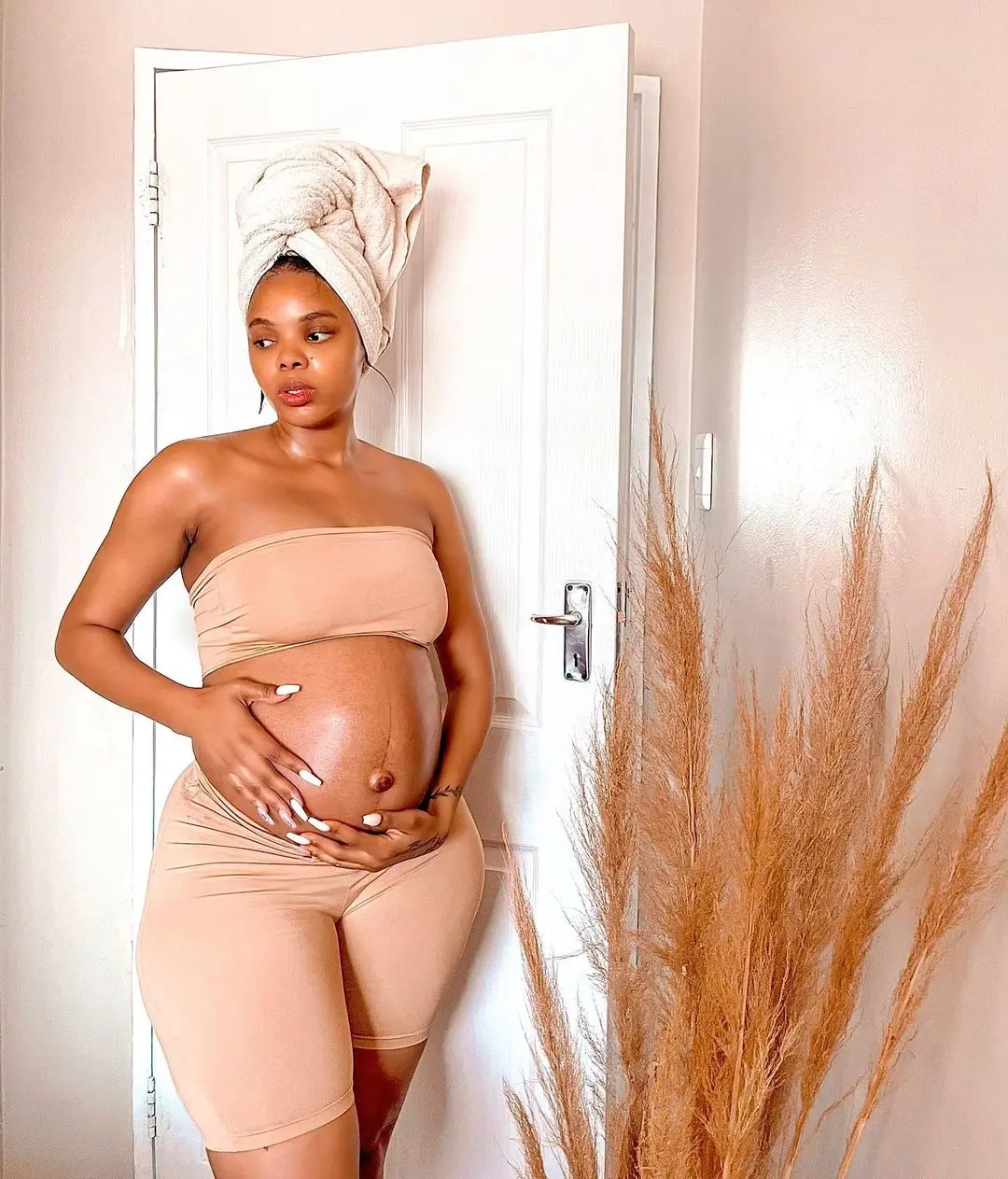 Trouble in paradise: Pregnant Londie London moves out of the house as husband gets another lady pregnant
