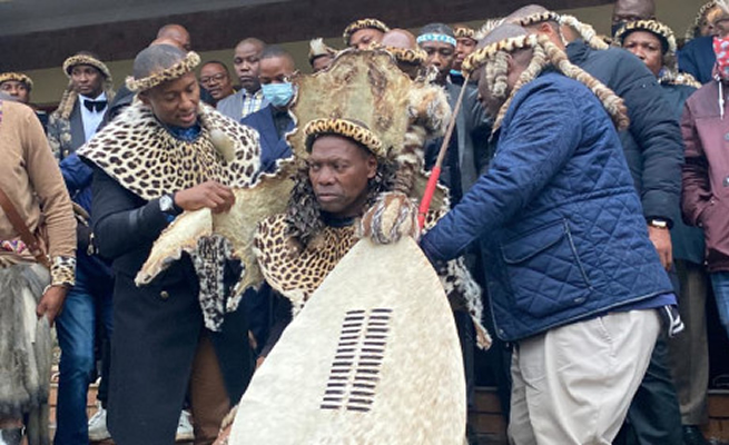 Cyril Ramaphosa's presidency now on the wire and traditional leaders rally behind Zweli Mkhize
