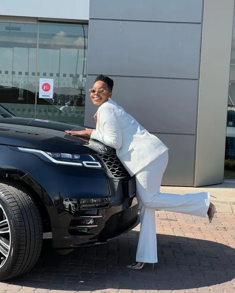 Nomcebo Zikode spoils herself with a new Land Rover car – VIDEO