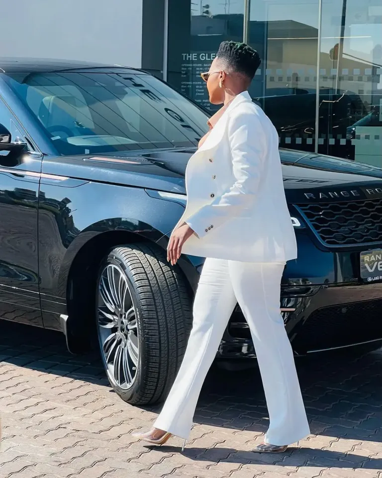 Nomcebo Zikode spoils herself with a new Land Rover car – VIDEO