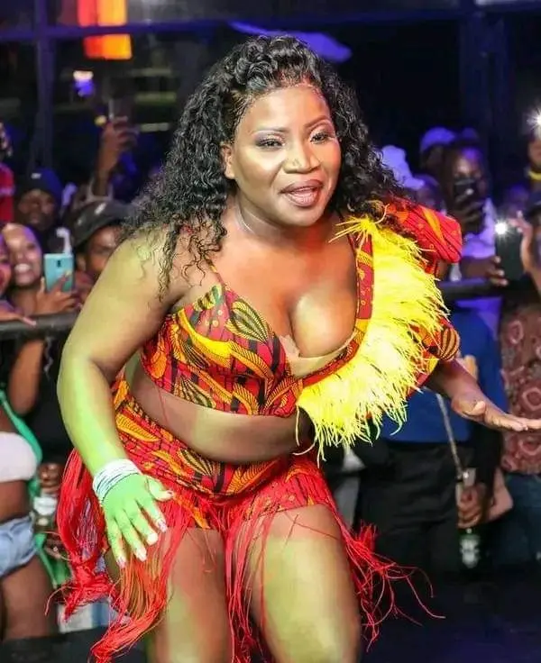 VIDEO: Makhadzi bangs her head on a speaker during her live performance on stage