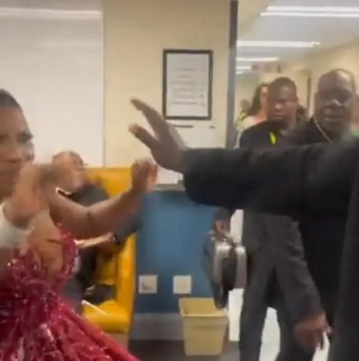 VIDEO: Drama as Zozibini Tunzi’s bodyguard stops Makhadzi from hugging her