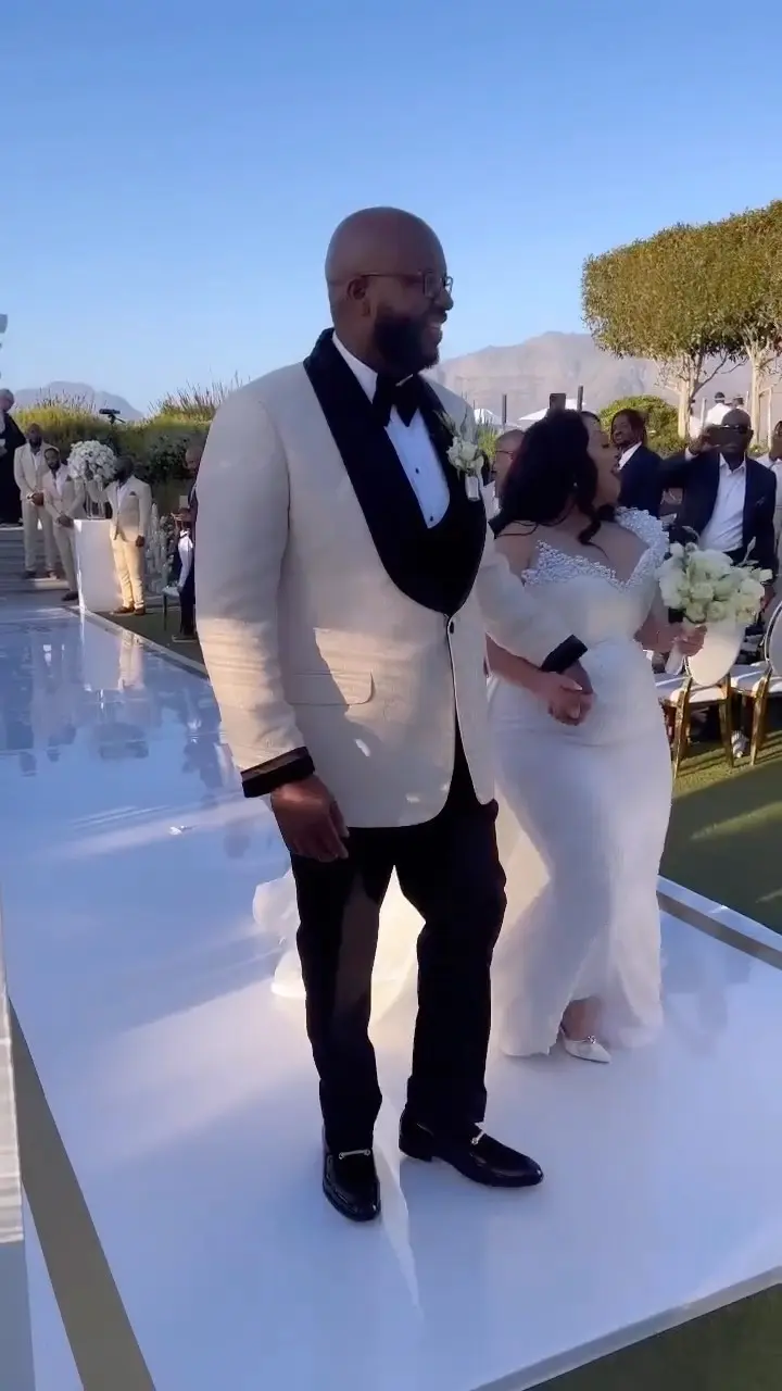 Gospel star Mahalia Buchanan gets married – VIDEO