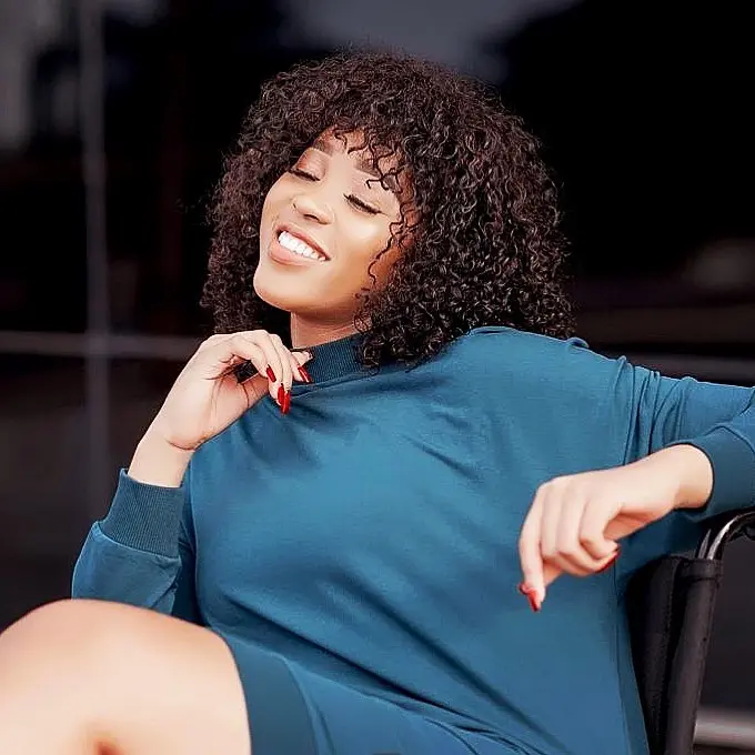 Sbahle Mpisane shows off her legs as she rocks her heel for the first time after car accident