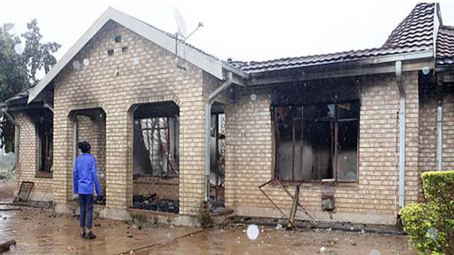 Limpopo mob beats up Zimbabwean man to death – House torched