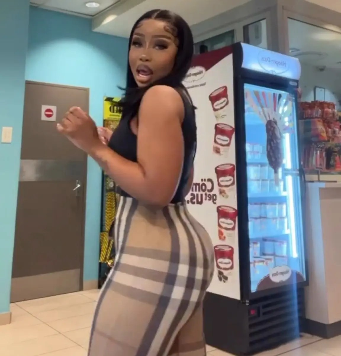 Sithelo Shozi attacked over her new hot body – Video