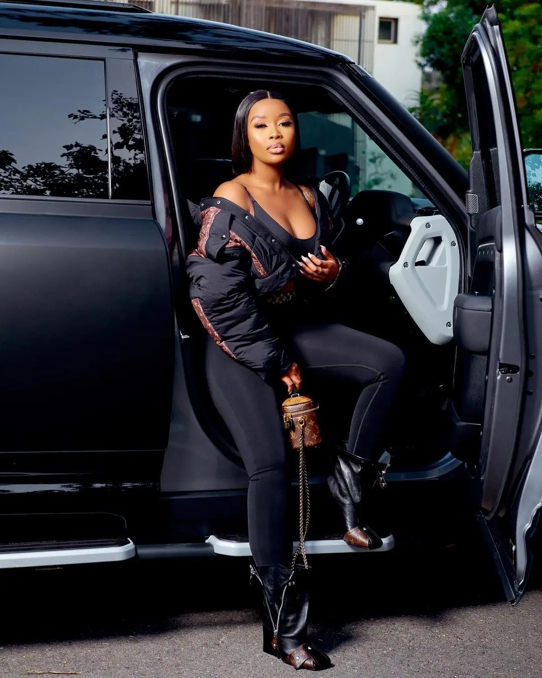 Video: Sithelo Shozi spoils herself with a new Land Rover