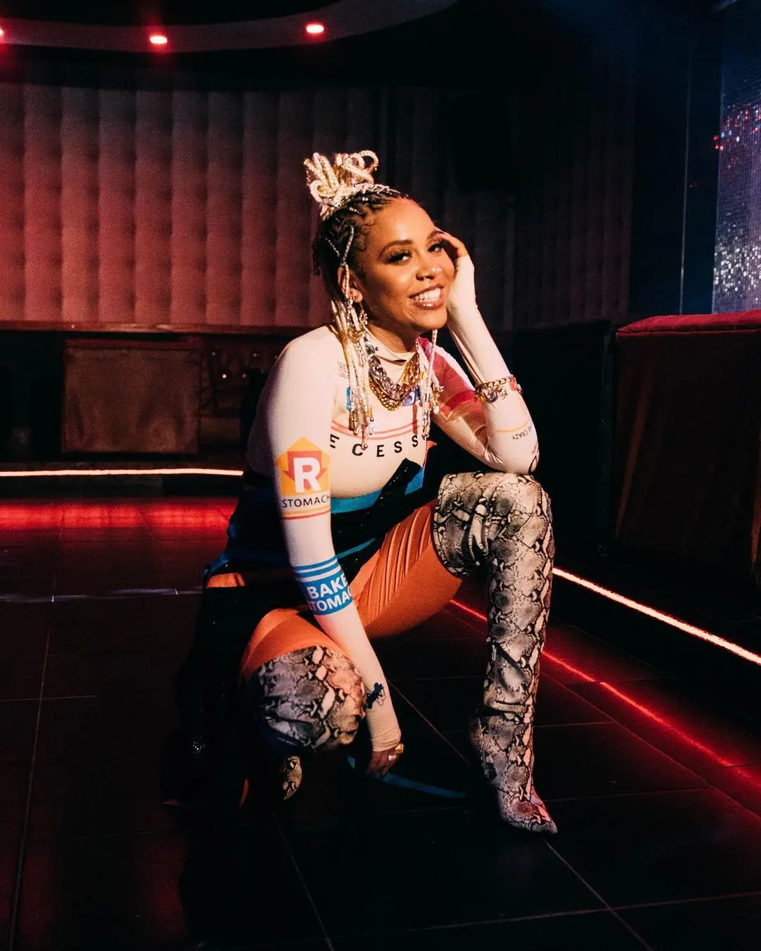 Levels! Sho Madjozi’s outfit placed at a prestigious museum in London – VIDEO