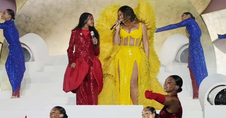 Beyoncé performs with daughter Blue Ivy in Dubai