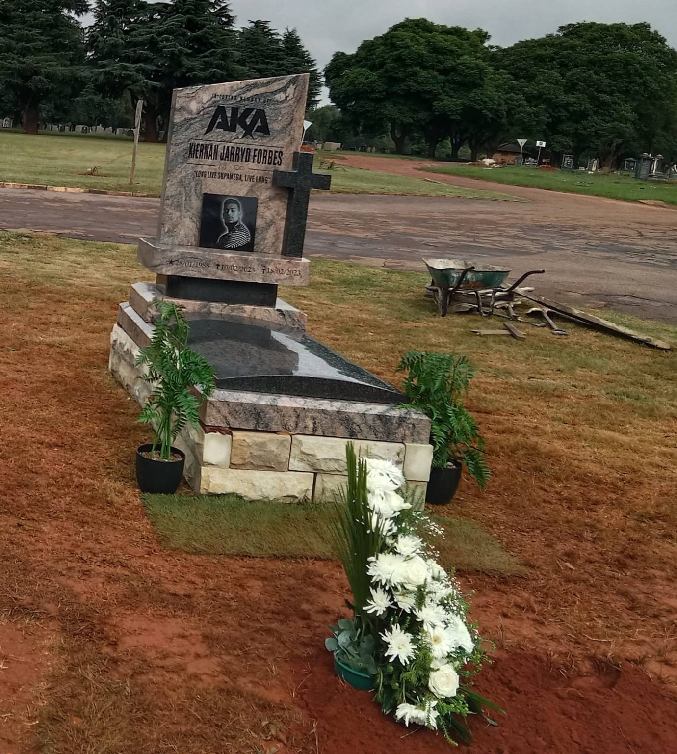 AKA’s tombstone missing – VIDEO