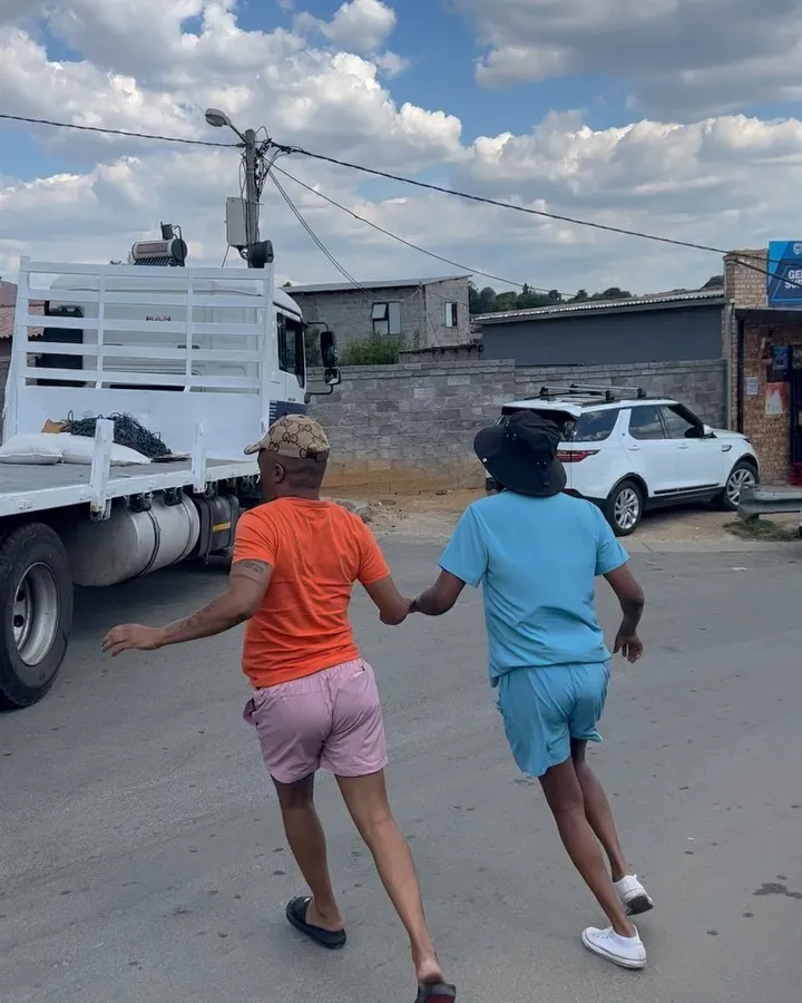 VIDEO: Somizi and Moshe Ndiki jump on a moving truck in Alex